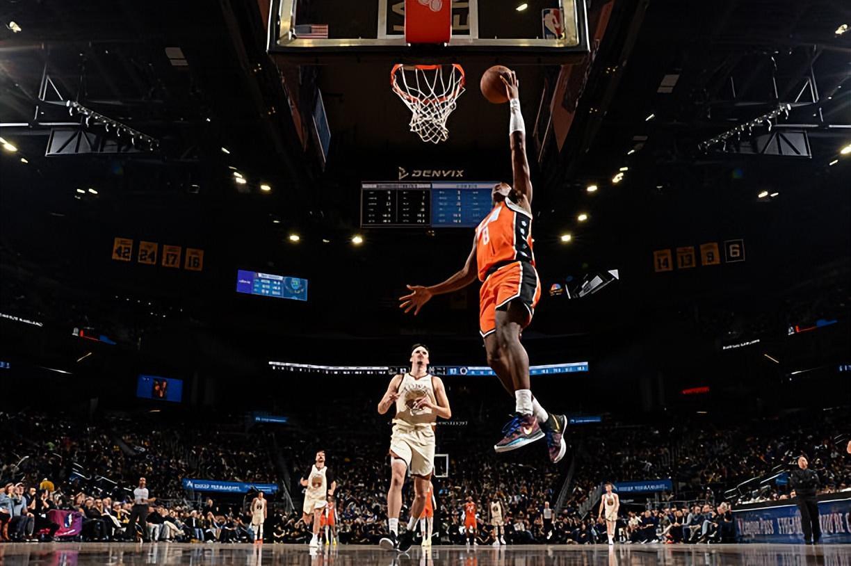 九游体育登录入口-打出了准三双数据，快船后场大闸的进攻才能正在不断被激发出来？