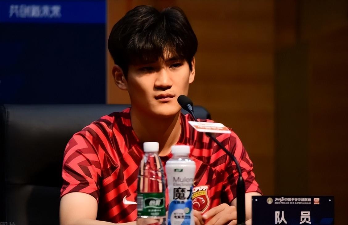 九游体育登录入口-刘祝润已跟着上港冬训，为何还有球迷看好他离队，再次来英博效力